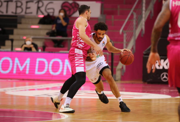 我都不会退 我都不会退